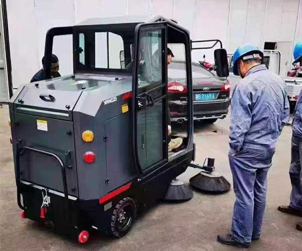 電動環衛掃地車